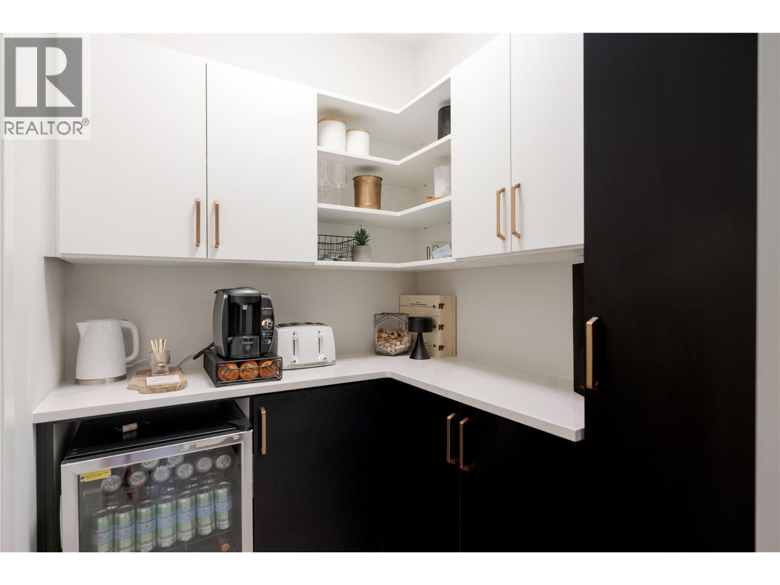4315 Ladd Court - 8