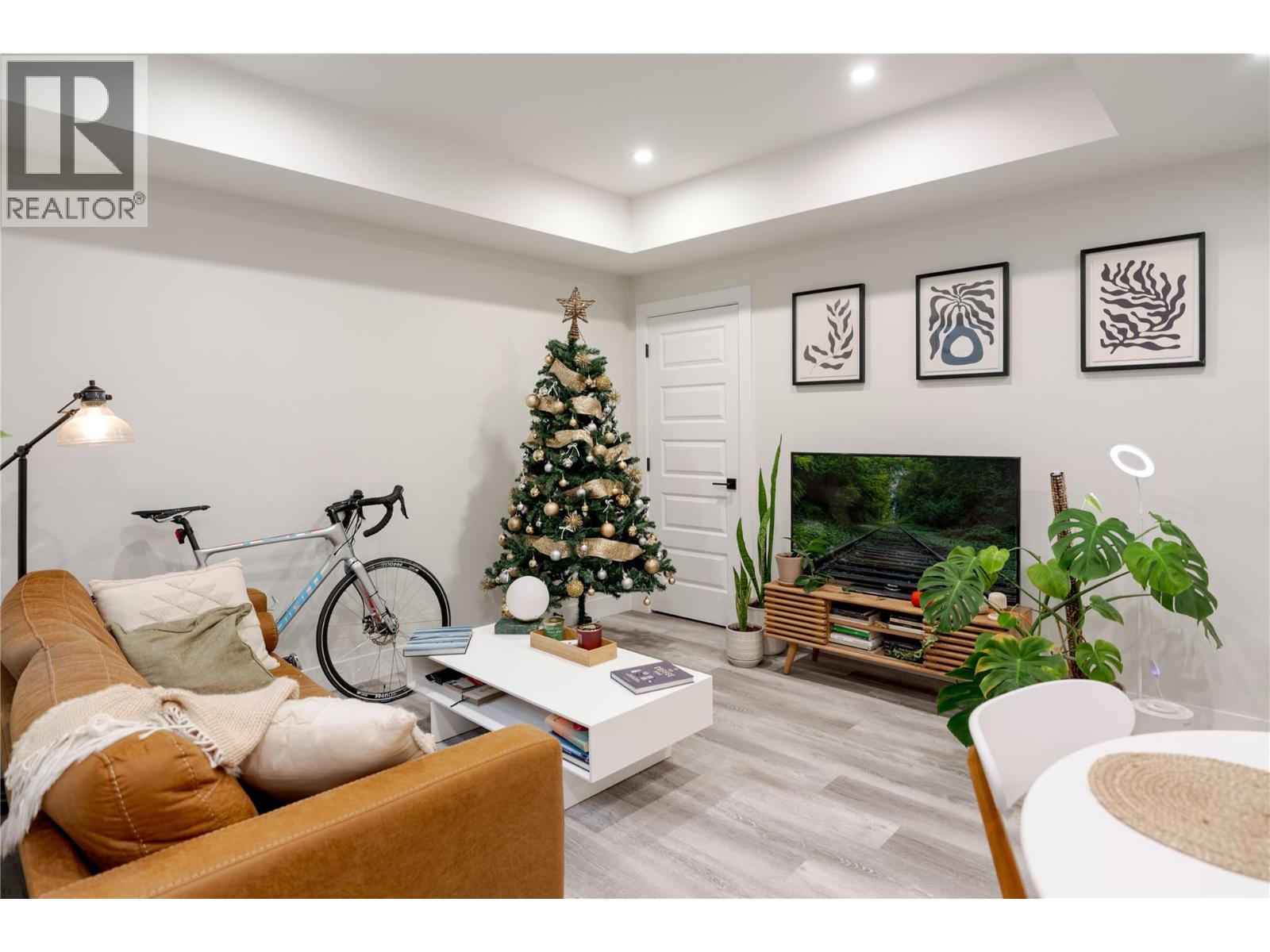 4315 Ladd Court - 29