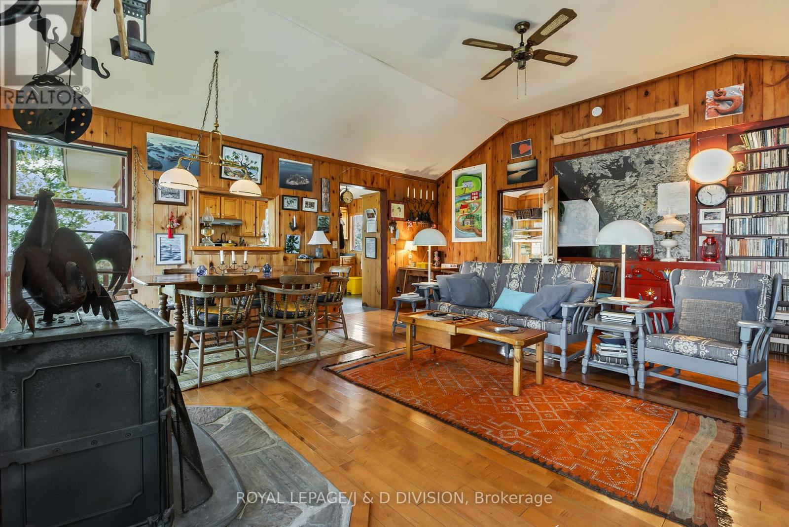 1 B254 EMERALD ISLAND - 11
