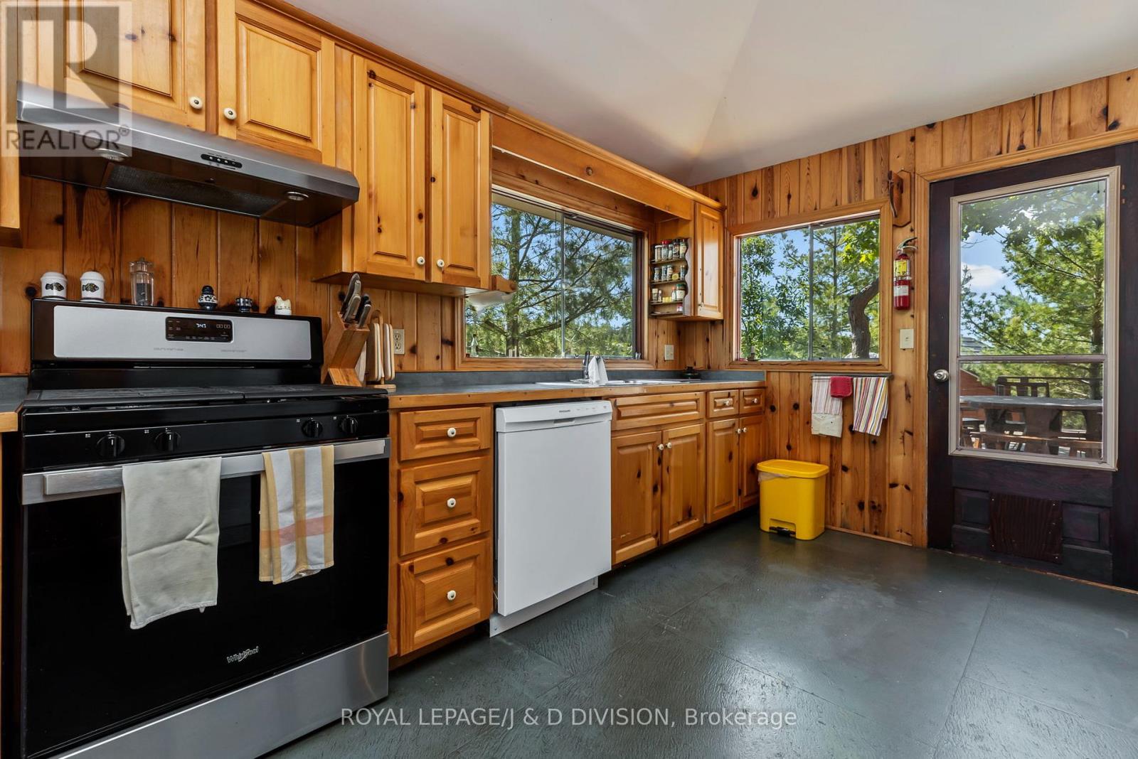1 B254 EMERALD ISLAND - 14