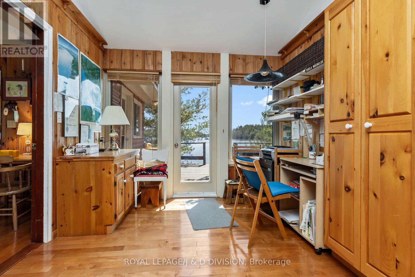 1 B254 EMERALD ISLAND - 15
