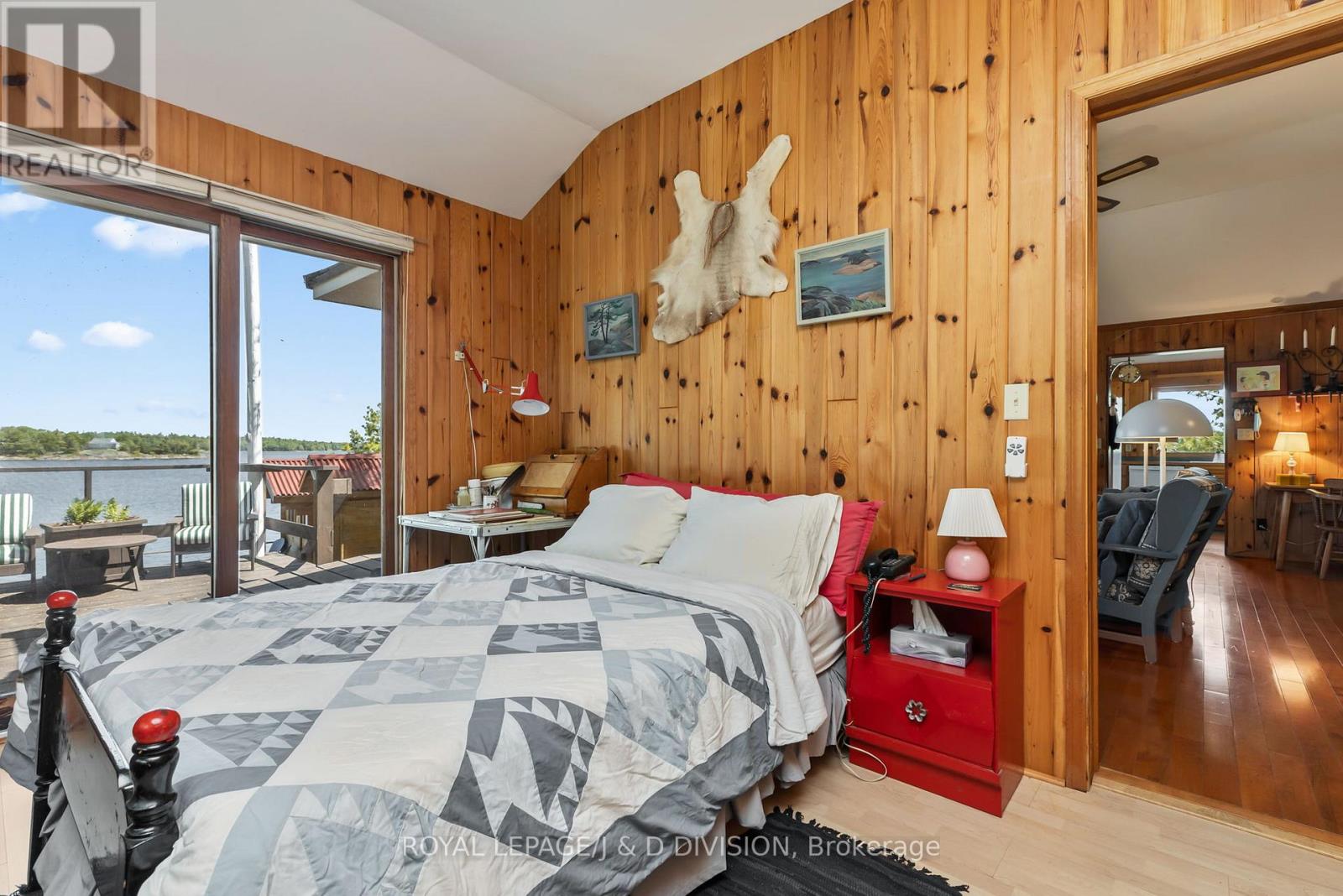 1 B254 EMERALD ISLAND - 16