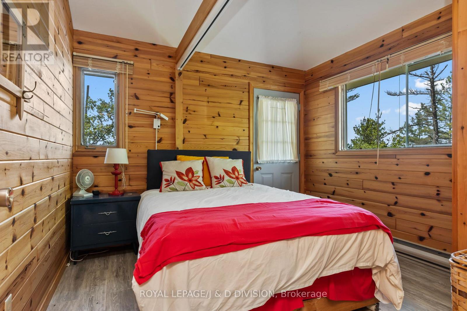 1 B254 EMERALD ISLAND - 19