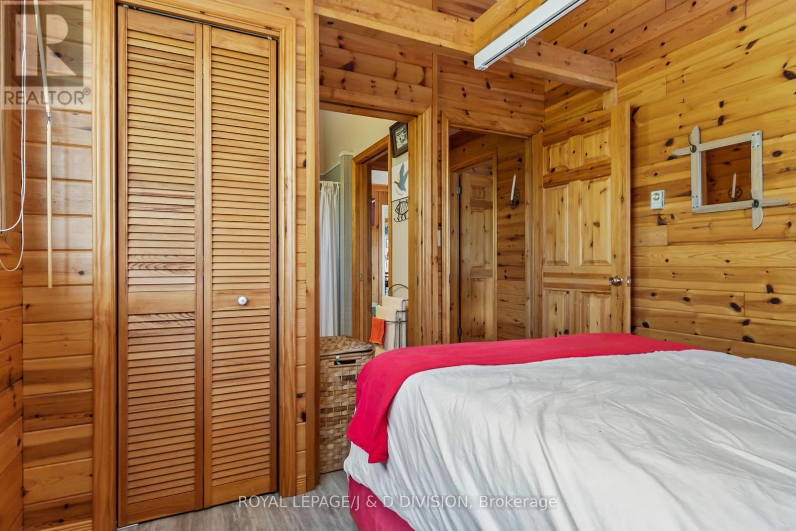 1 B254 EMERALD ISLAND - 20