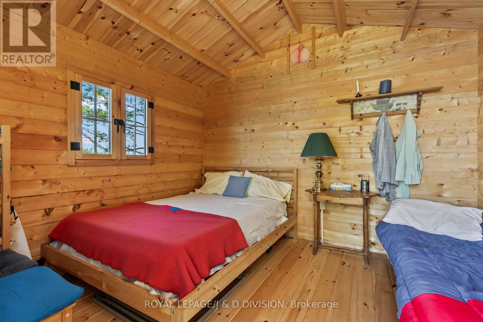1 B254 EMERALD ISLAND - 27