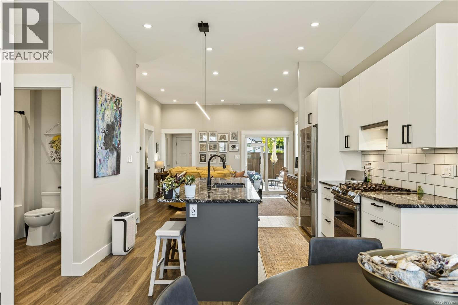 697 Briarwood Dr - 6