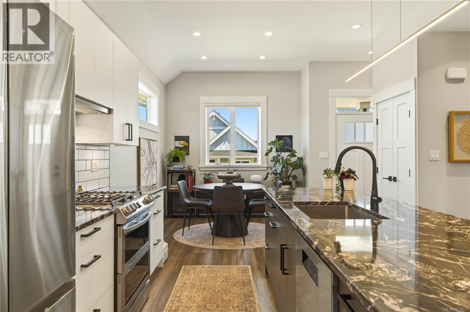 697 Briarwood Dr - 8