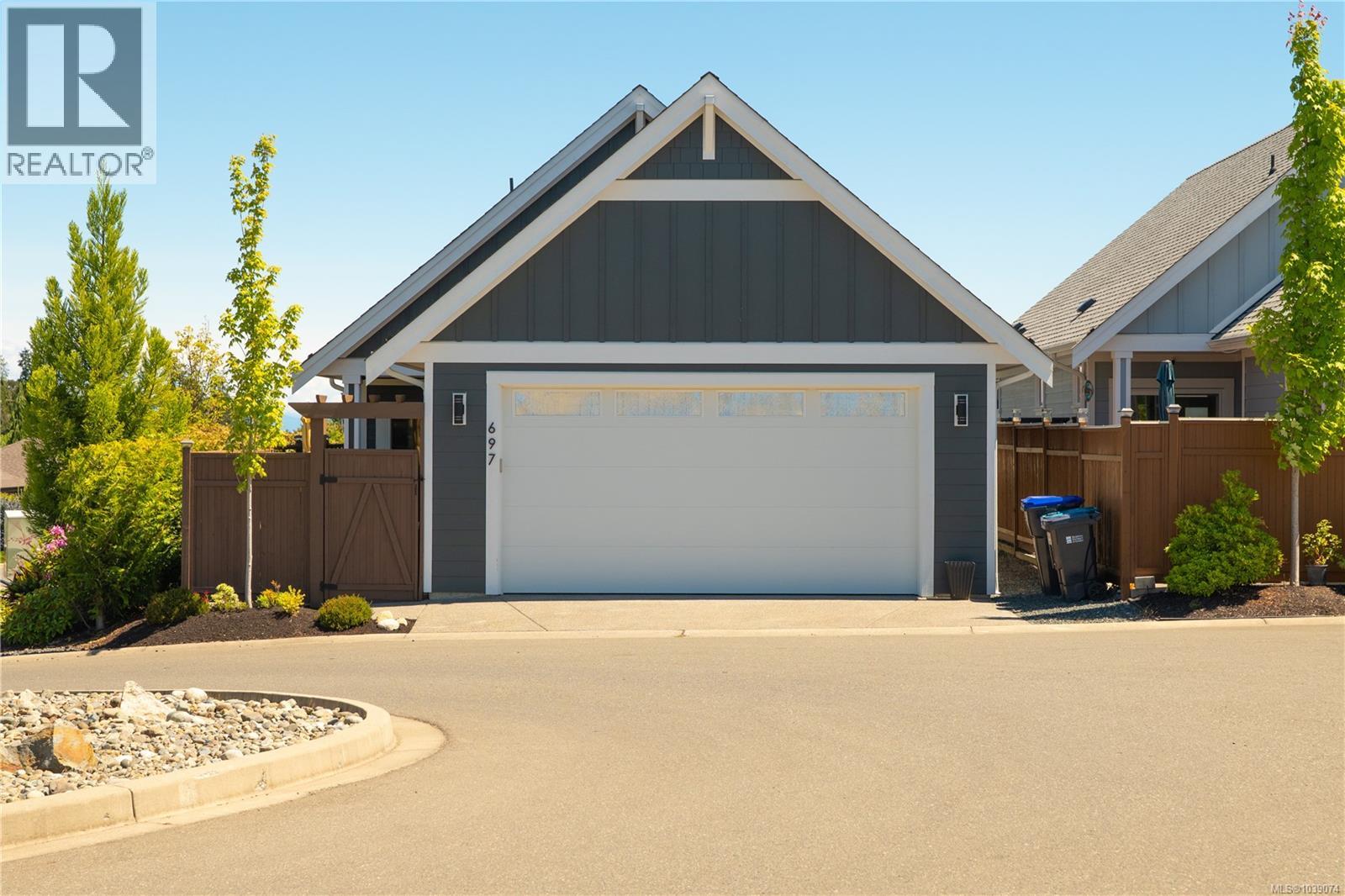 697 Briarwood Dr - 33