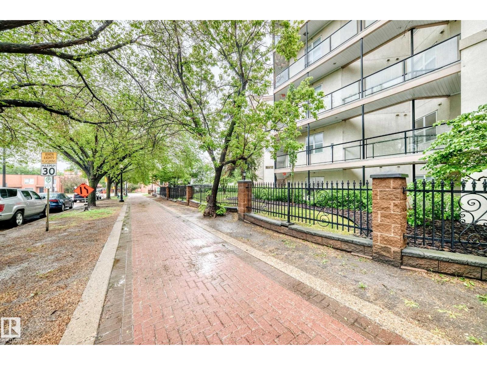 #414 9507 101 AV NW - 27