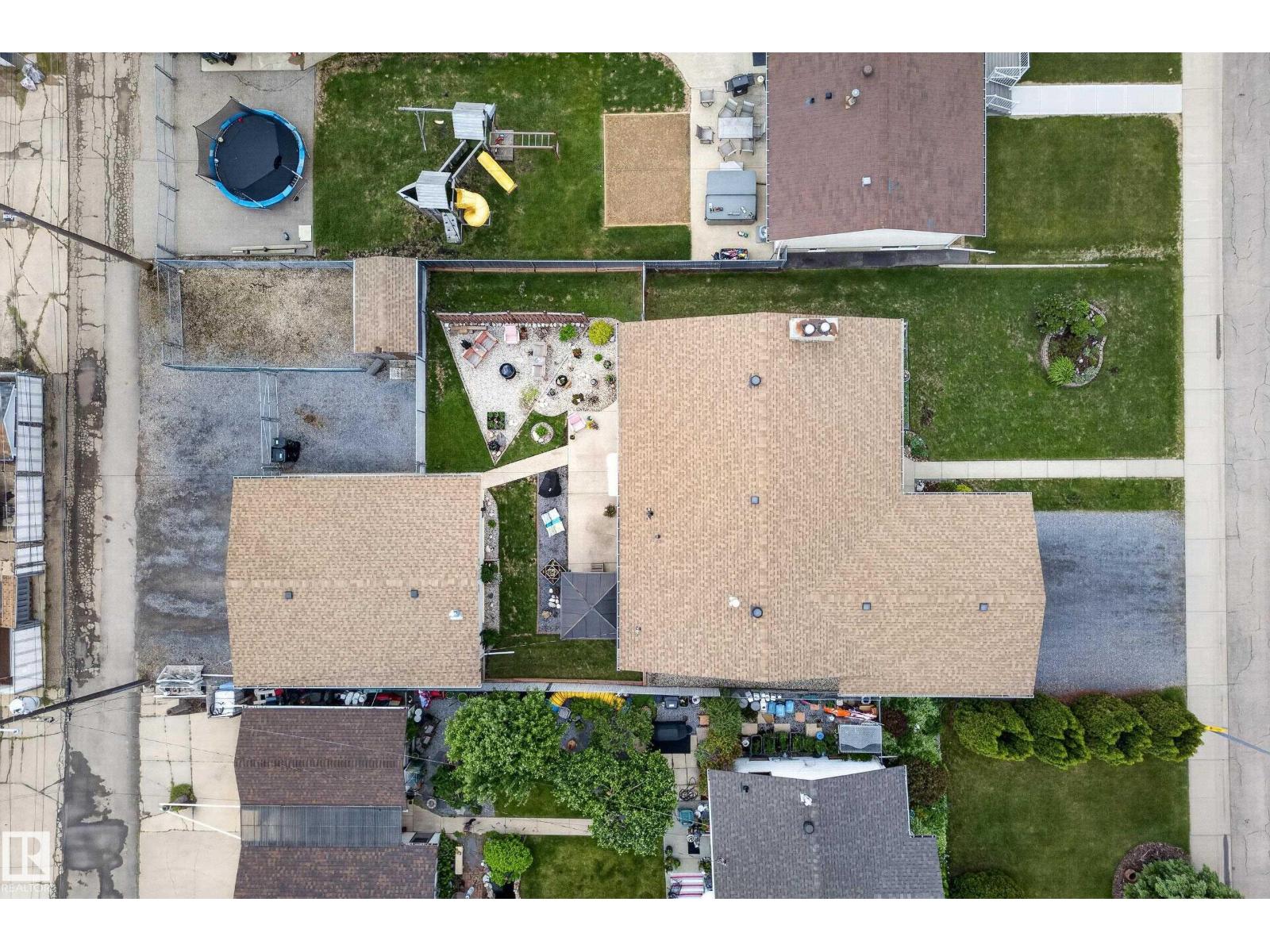 10935 152 ST NW - photo 2
