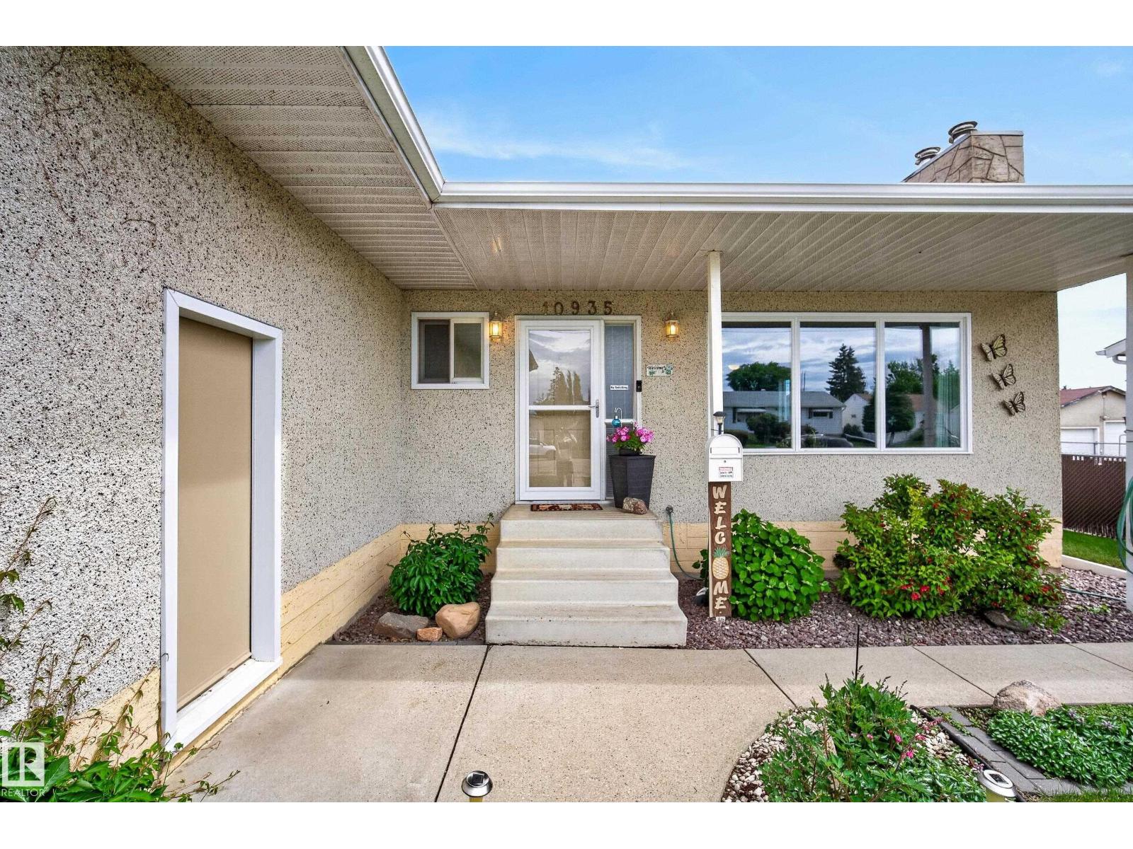 10935 152 ST NW - photo 3