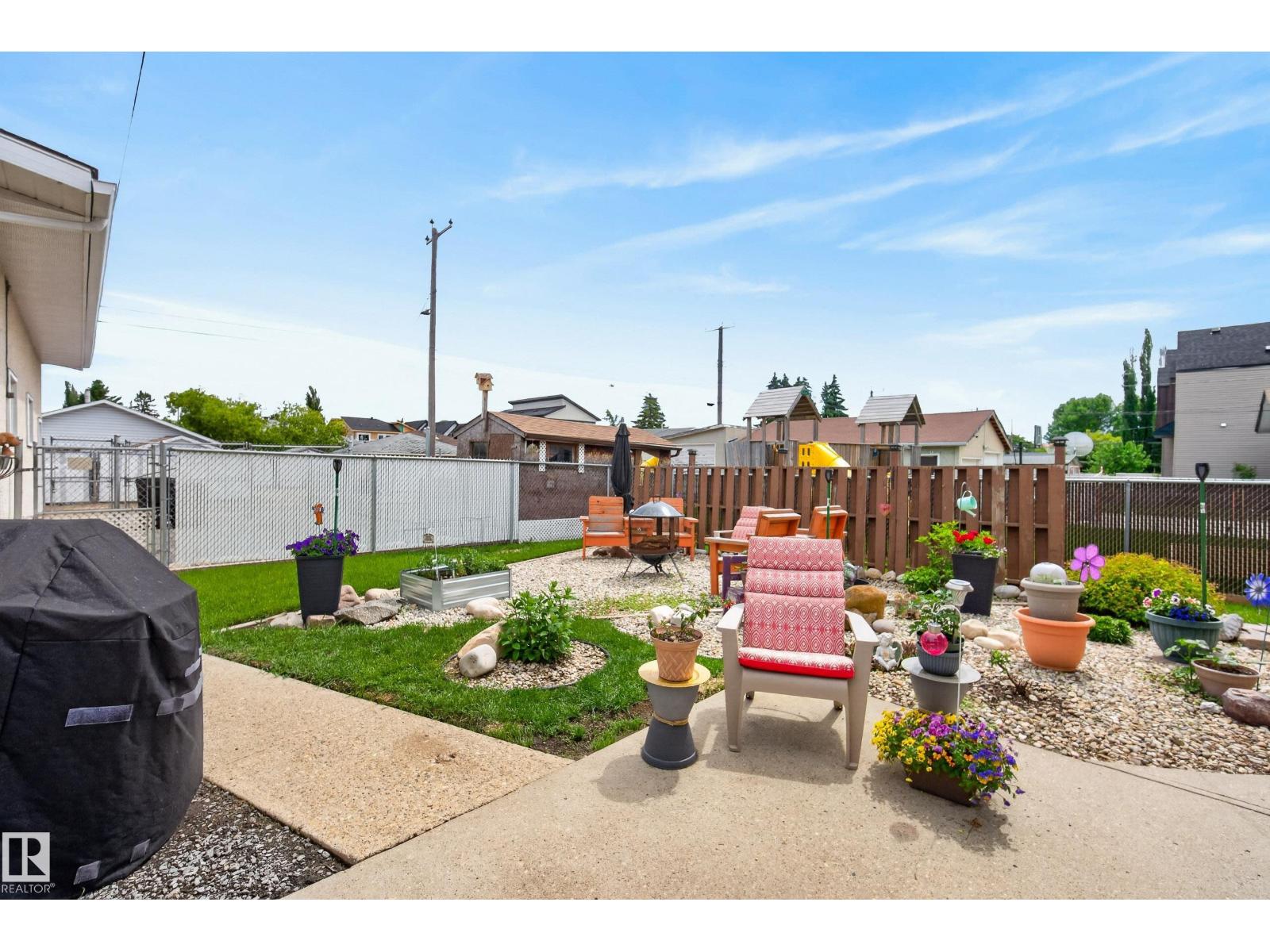 10935 152 ST NW — photo 39