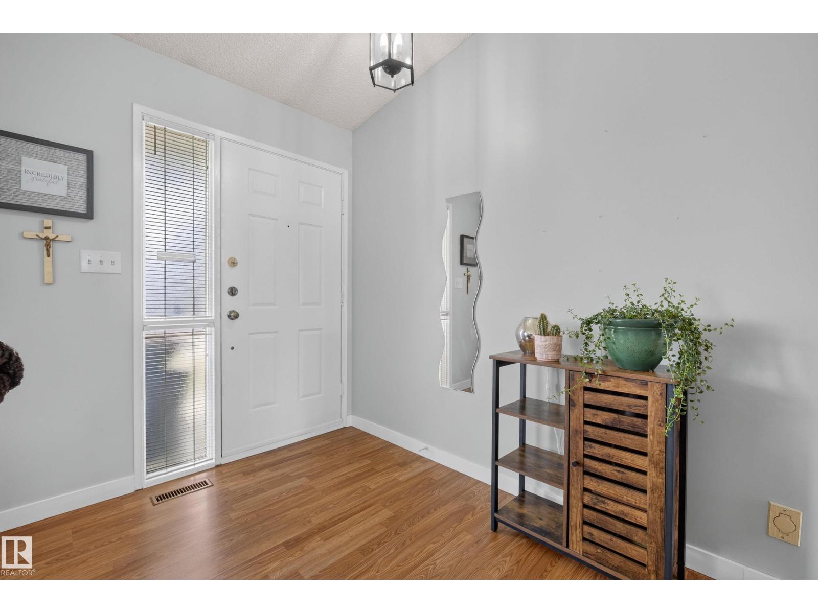 10935 152 ST NW - photo 5
