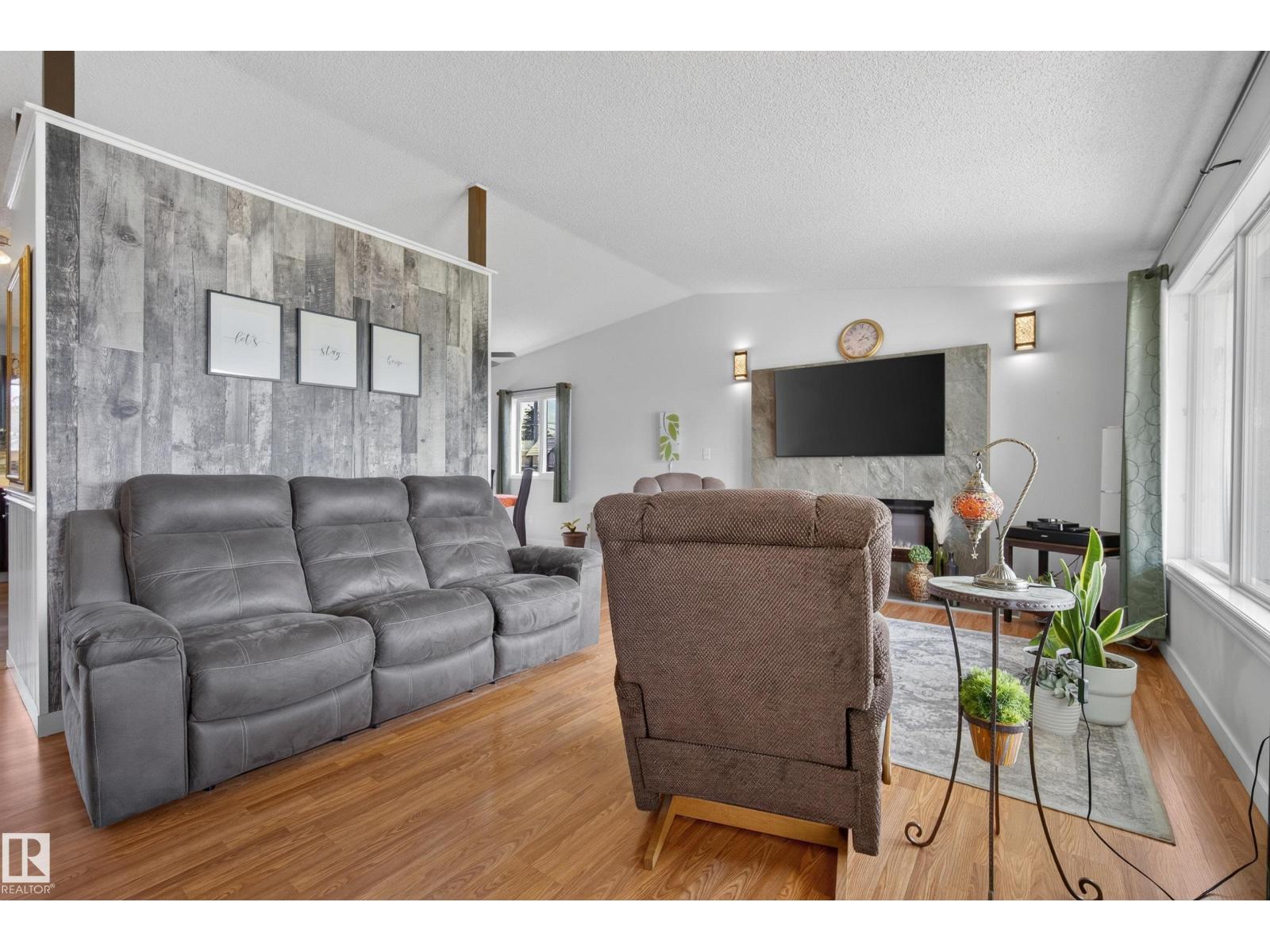 10935 152 ST NW — photo 7