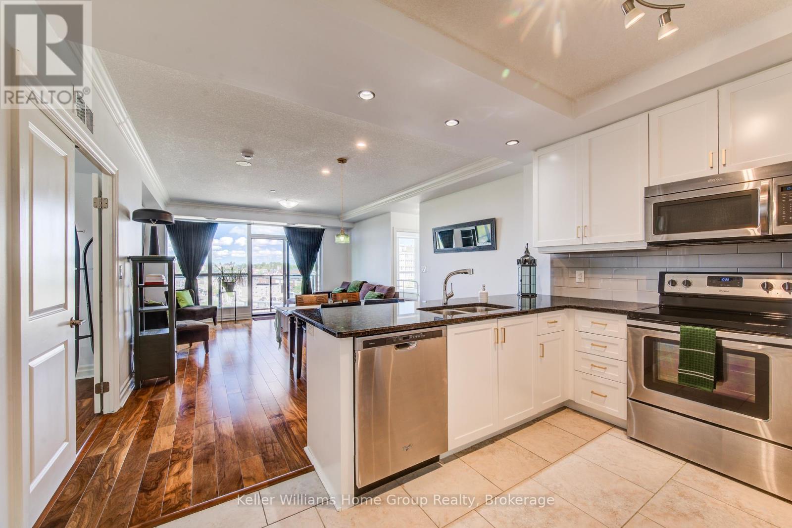 #901 150 WELLINGTON STREET E - 1