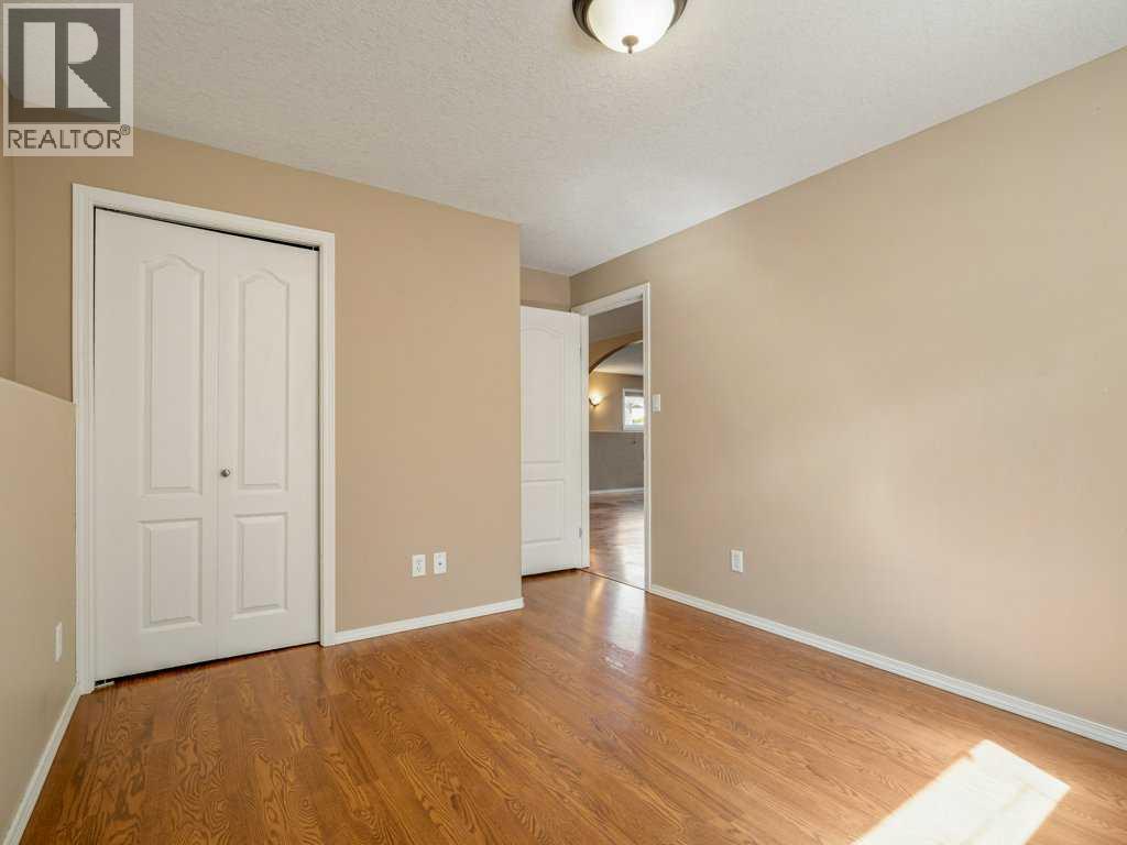 727 Aberdeen Crescent — photo 39