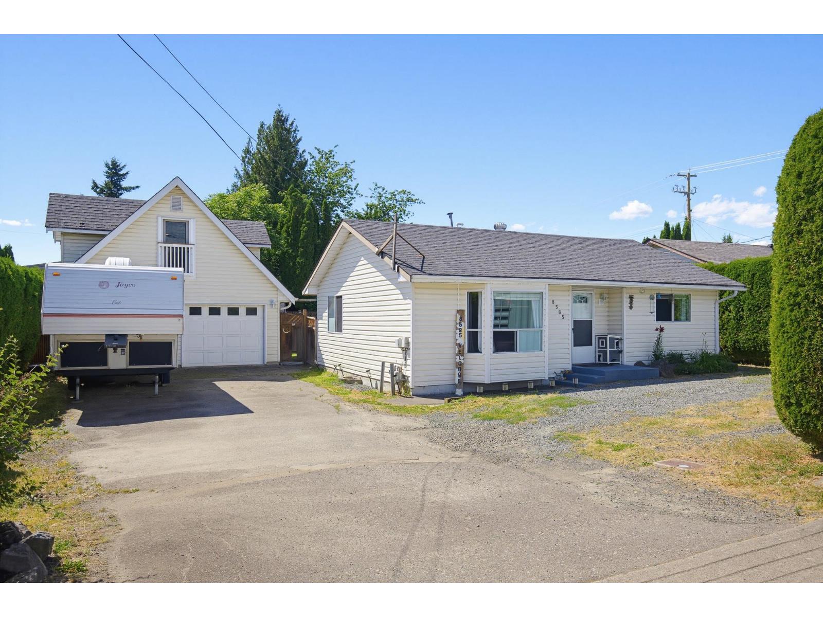 8585 BROADWAY STREET, Chilliwack Proper South, Chilliwack
