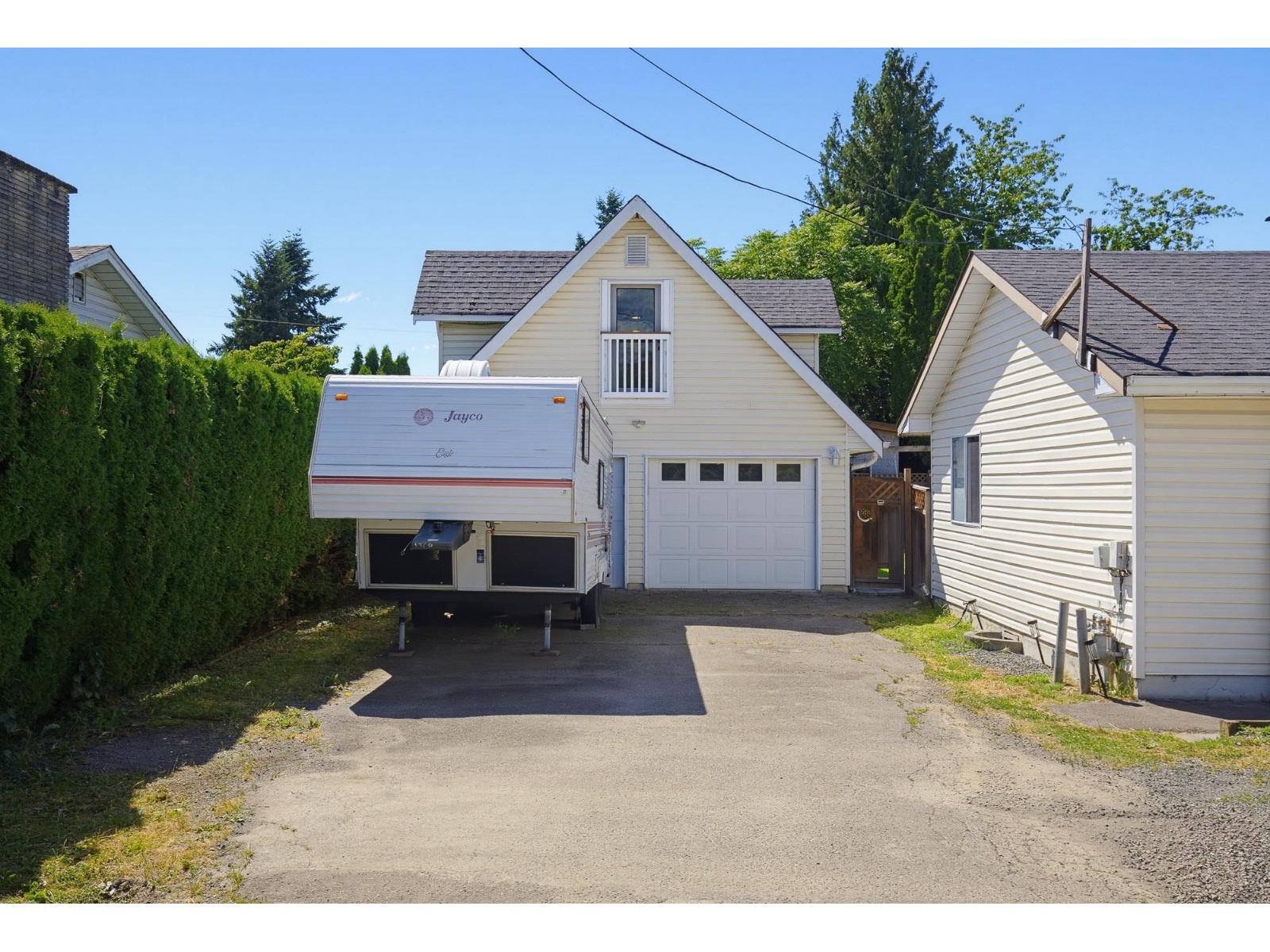 8585 BROADWAY STREET, Chilliwack Proper South, Chilliwack