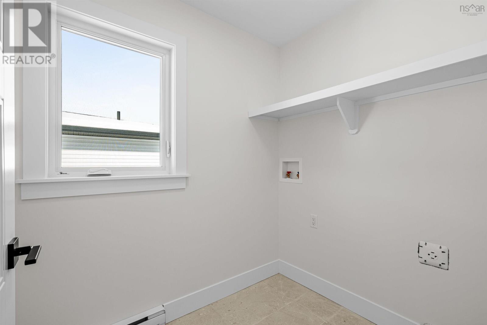 Property 24 of 43 of 71 Grenoble Court