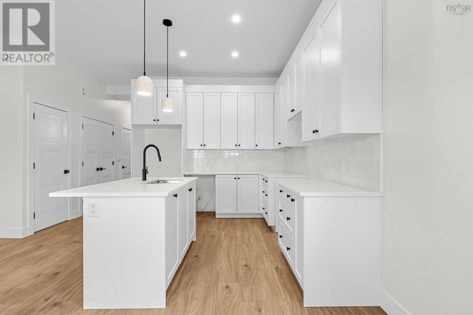 Property 34 of 43 of 71 Grenoble Court