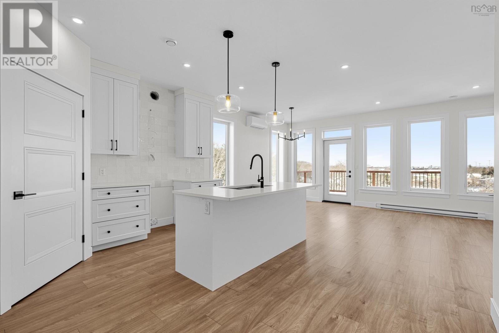 Property 8 of 43 of 71 Grenoble Court