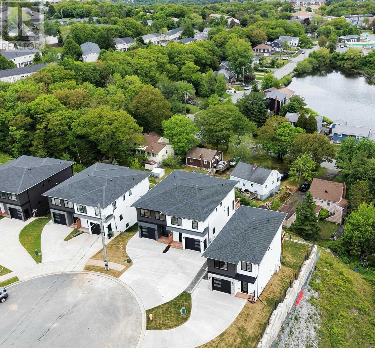 Property photo of 71 Grenoble Court