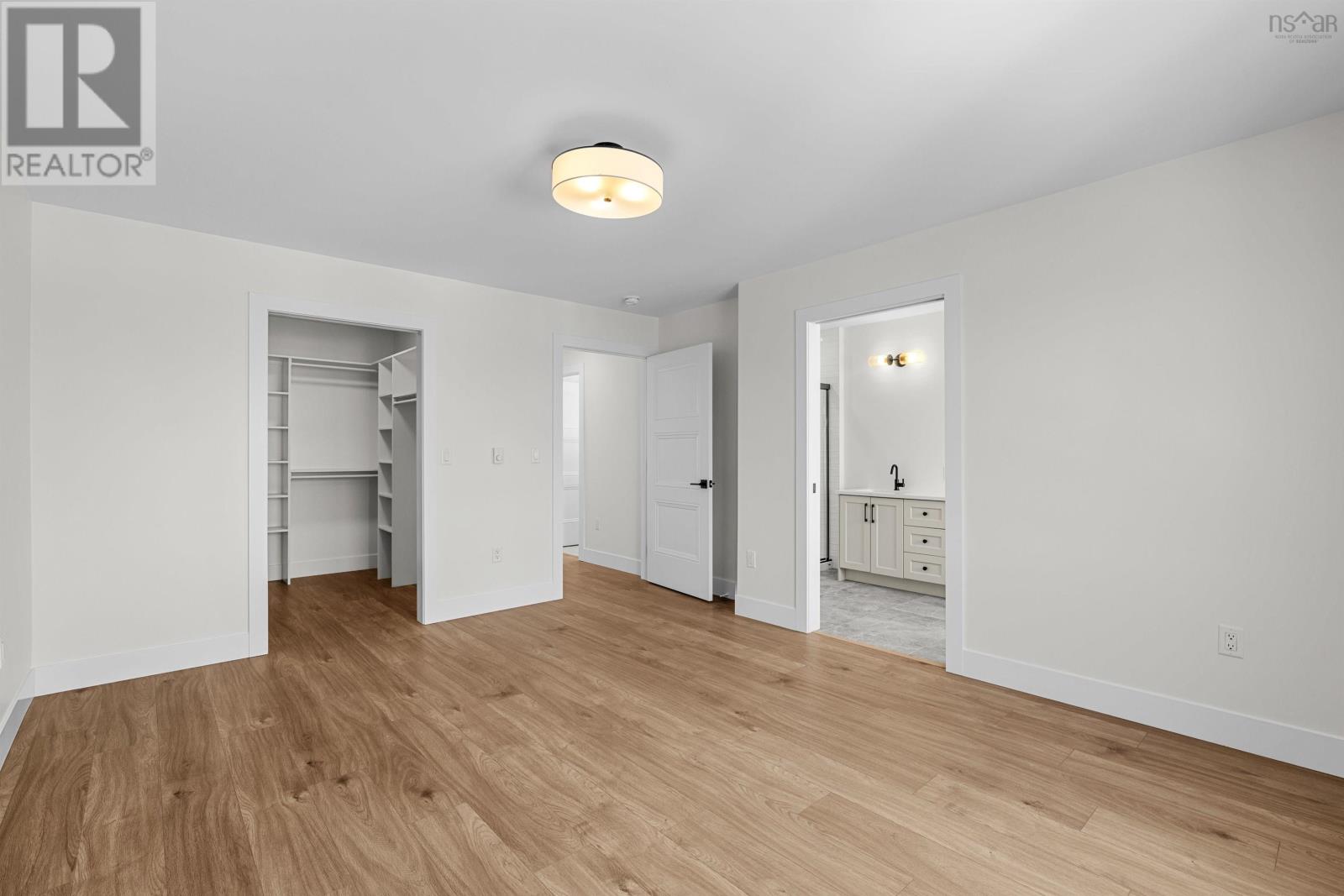 Property 26 of 43 of 71 Grenoble Court