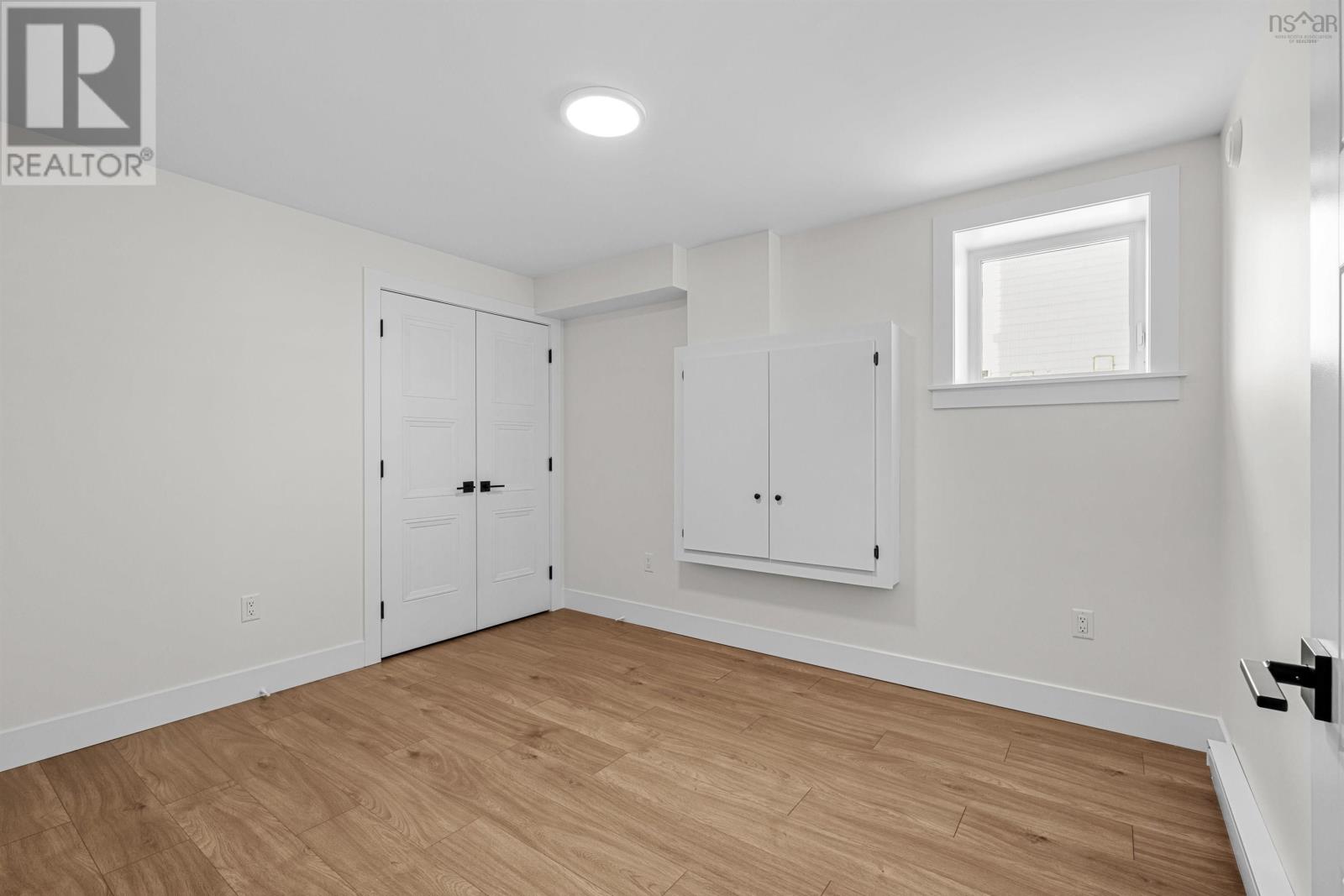 Property 39 of 43 of 71 Grenoble Court