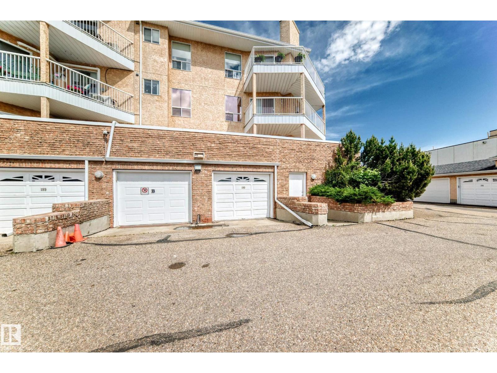#422 15499 CASTLE DOWNS RD NW - 44