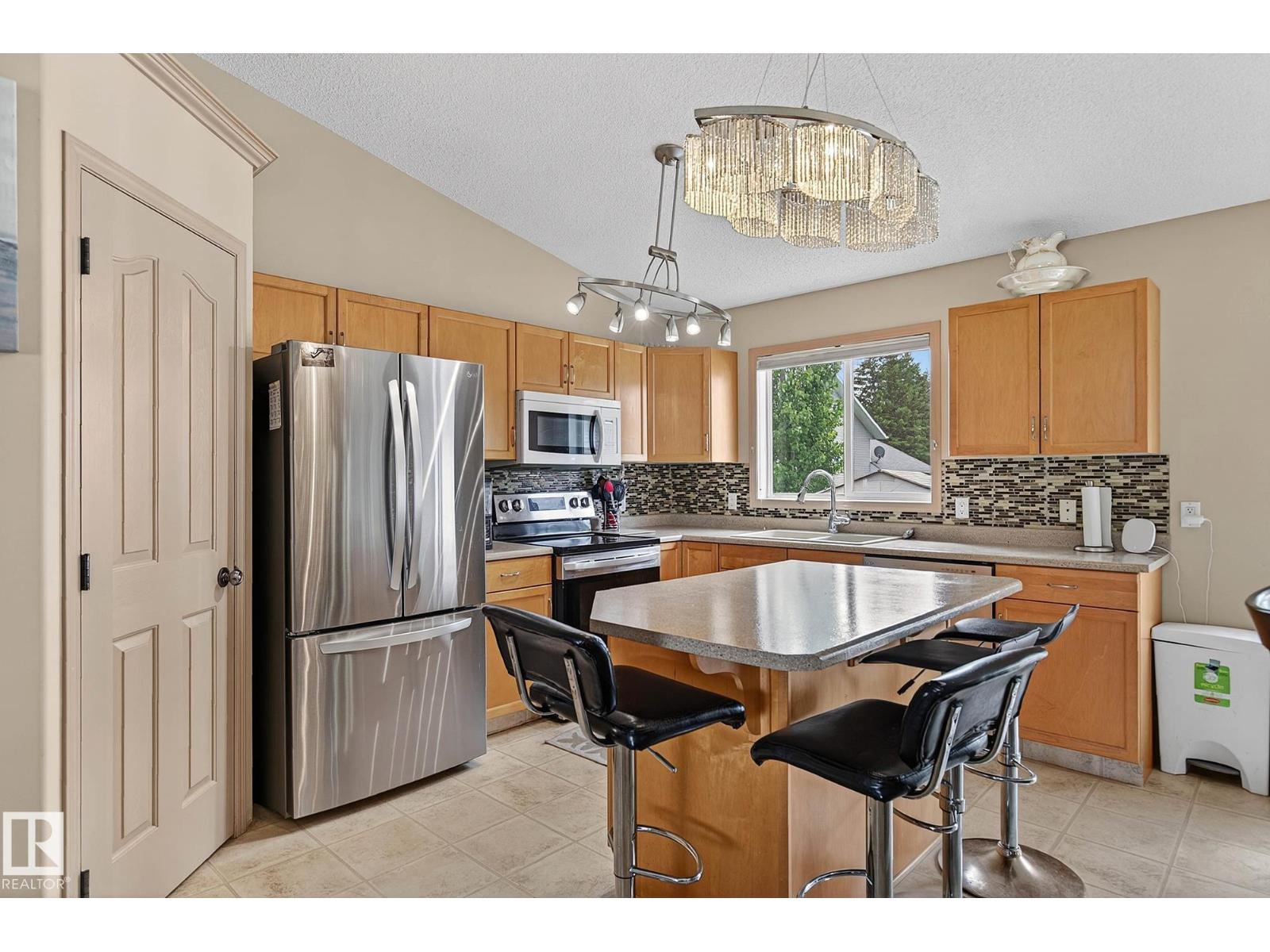 4805 53 AV — photo 11