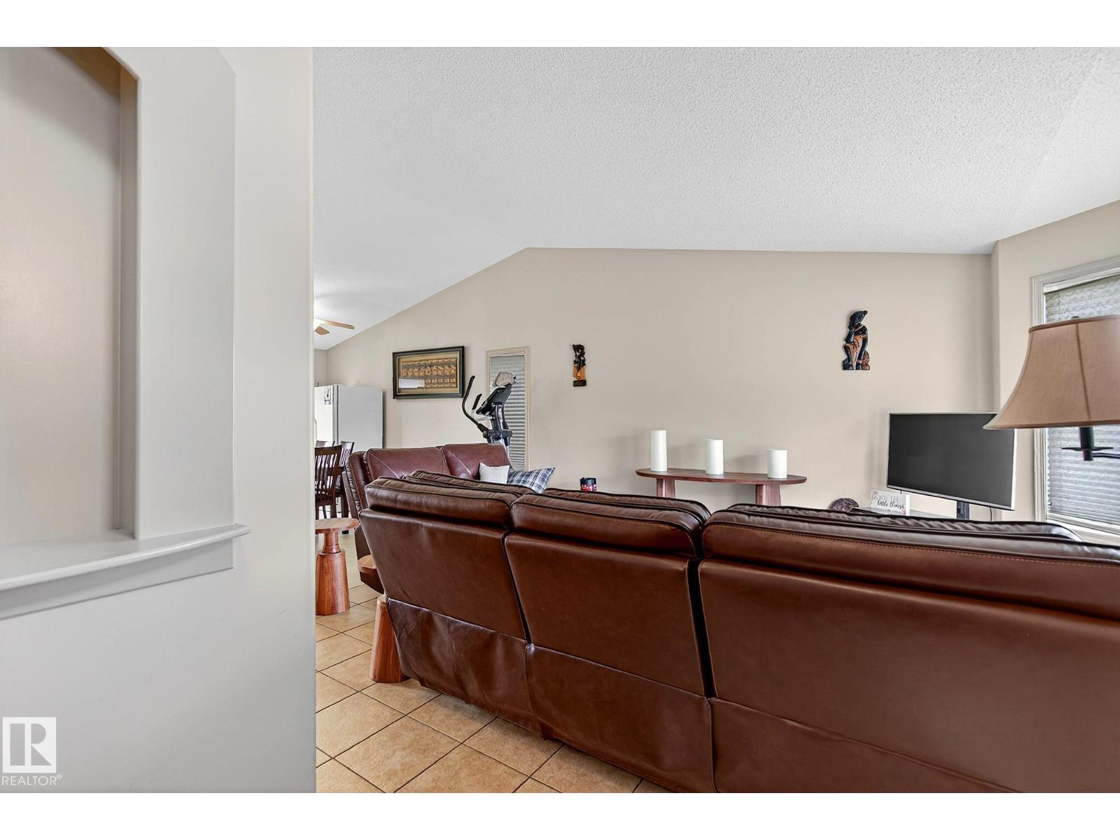 4805 53 AV — photo 9