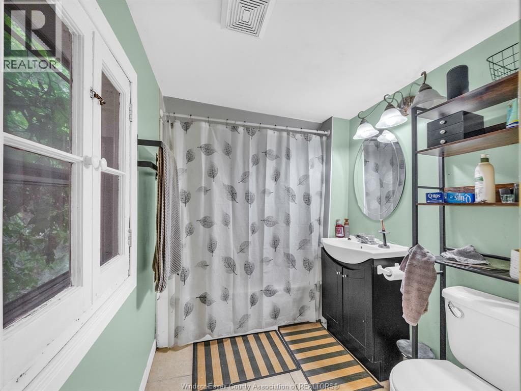 2724 PILLETTE ROAD - 13