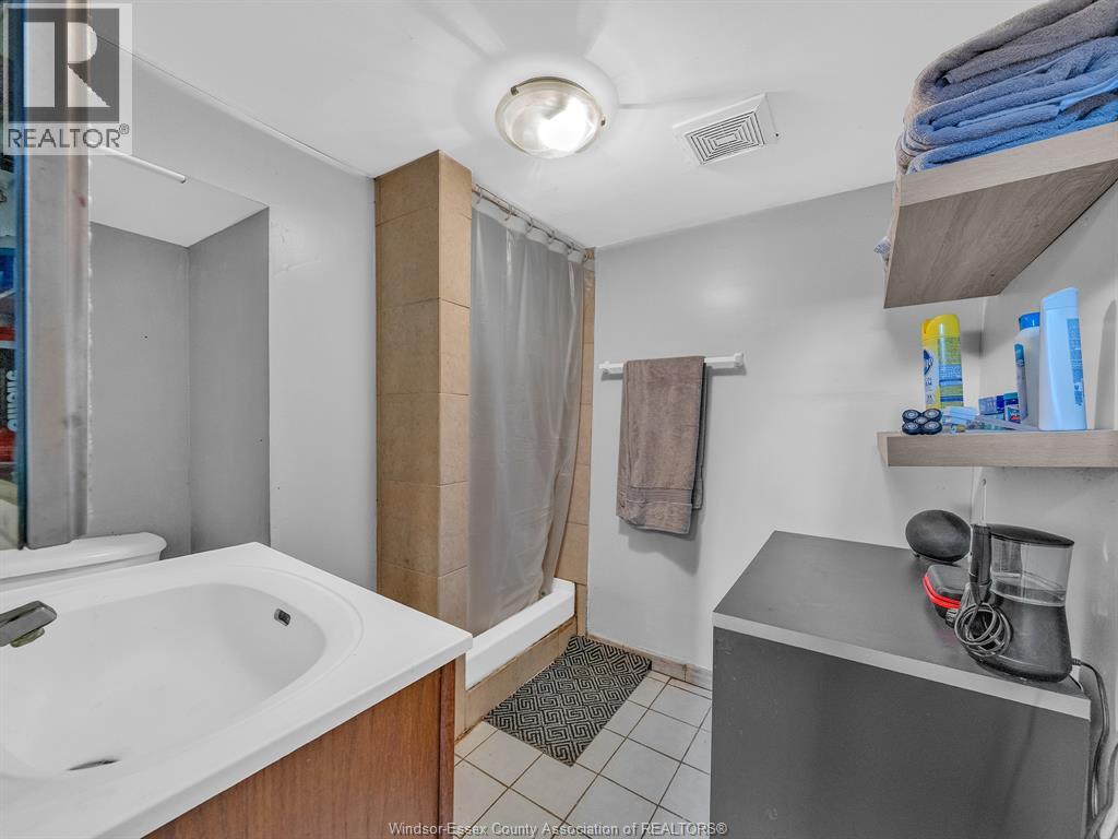 2724 PILLETTE ROAD - 14