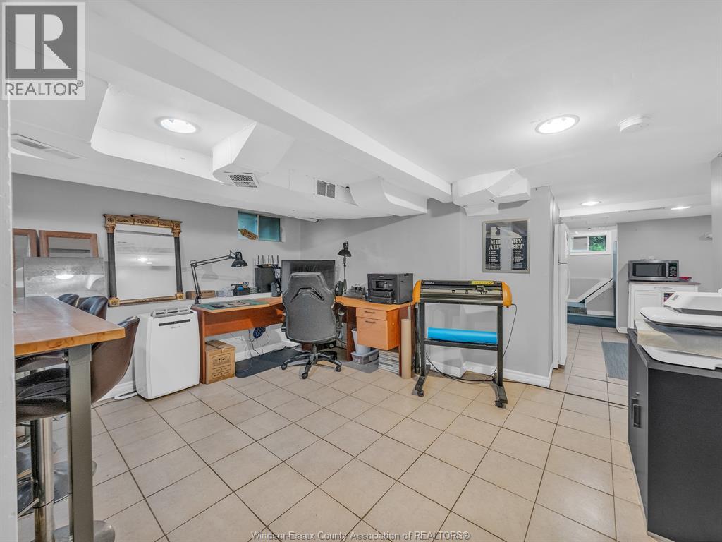 2724 PILLETTE ROAD - 17