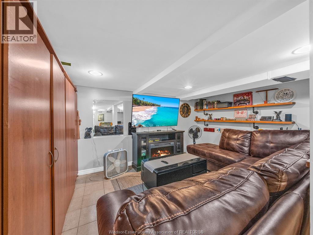 2724 PILLETTE ROAD - 18