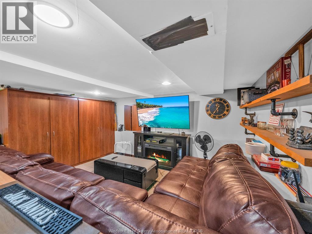 2724 PILLETTE ROAD - 19