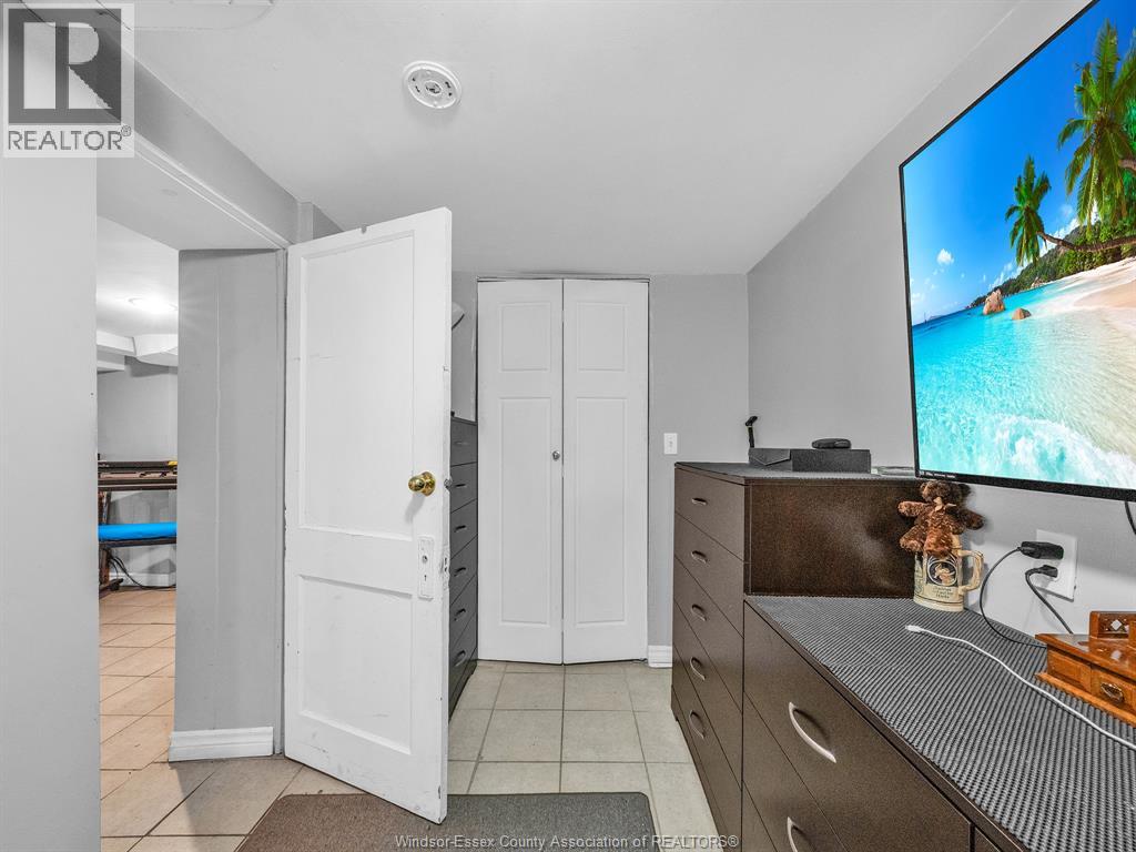 2724 PILLETTE ROAD - 23