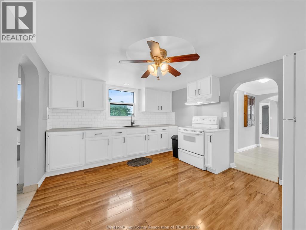 2724 PILLETTE ROAD - 32