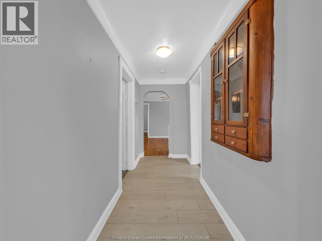 2724 PILLETTE ROAD - 34