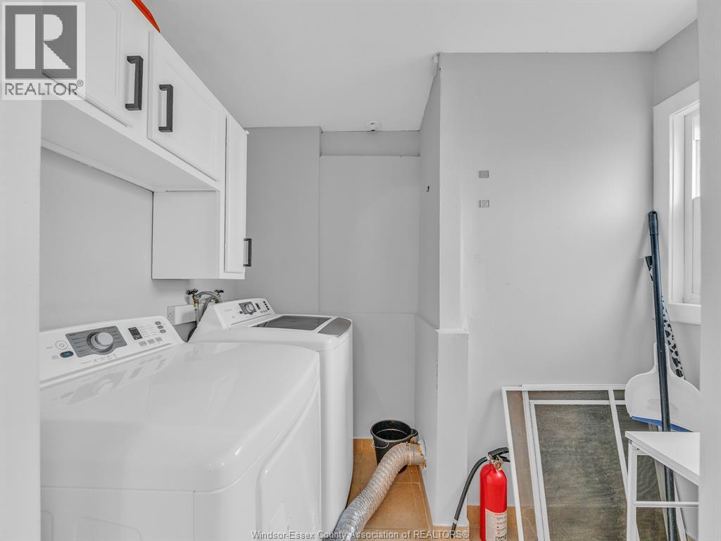 2724 PILLETTE ROAD - 39