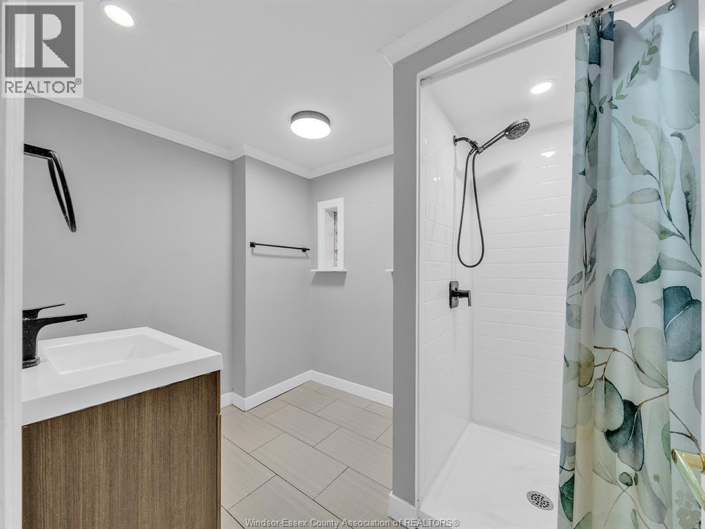 2724 PILLETTE ROAD - 43