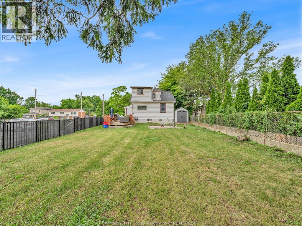 2724 PILLETTE ROAD - 49