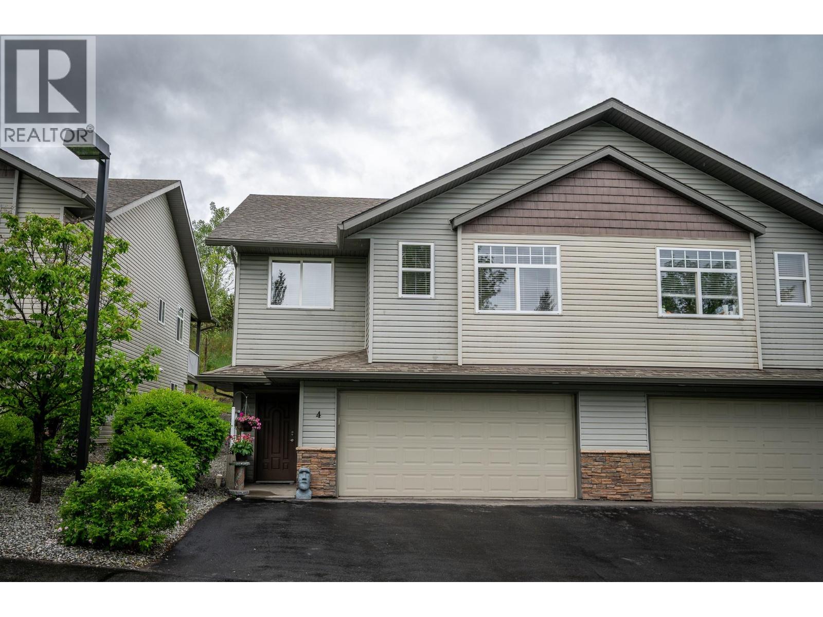 #4 2046 ROBSON Place - 1