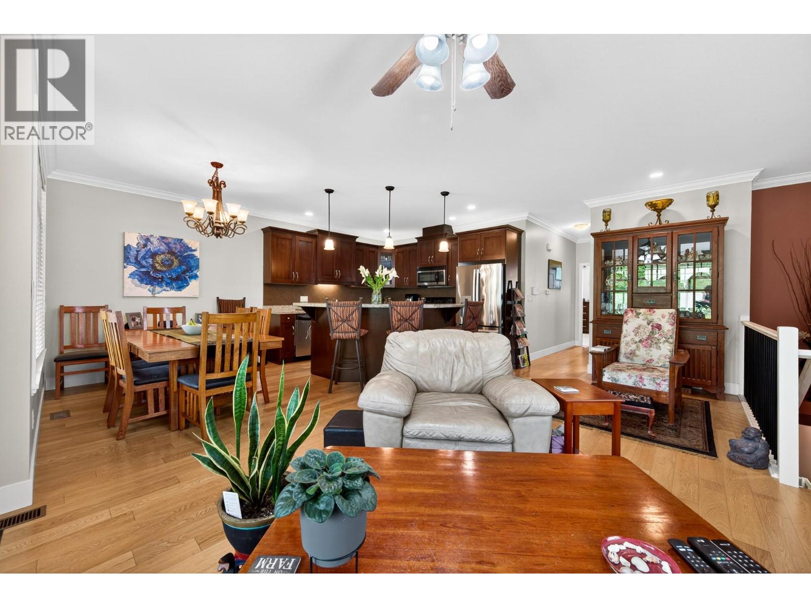 #4 2046 ROBSON Place - 4