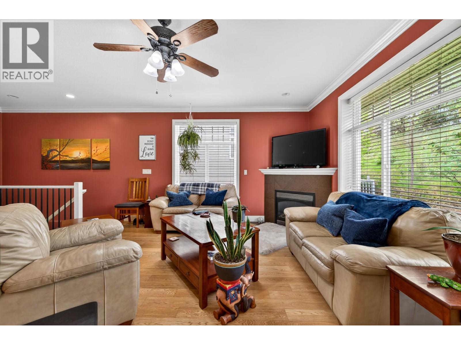 #4 2046 ROBSON Place - 5