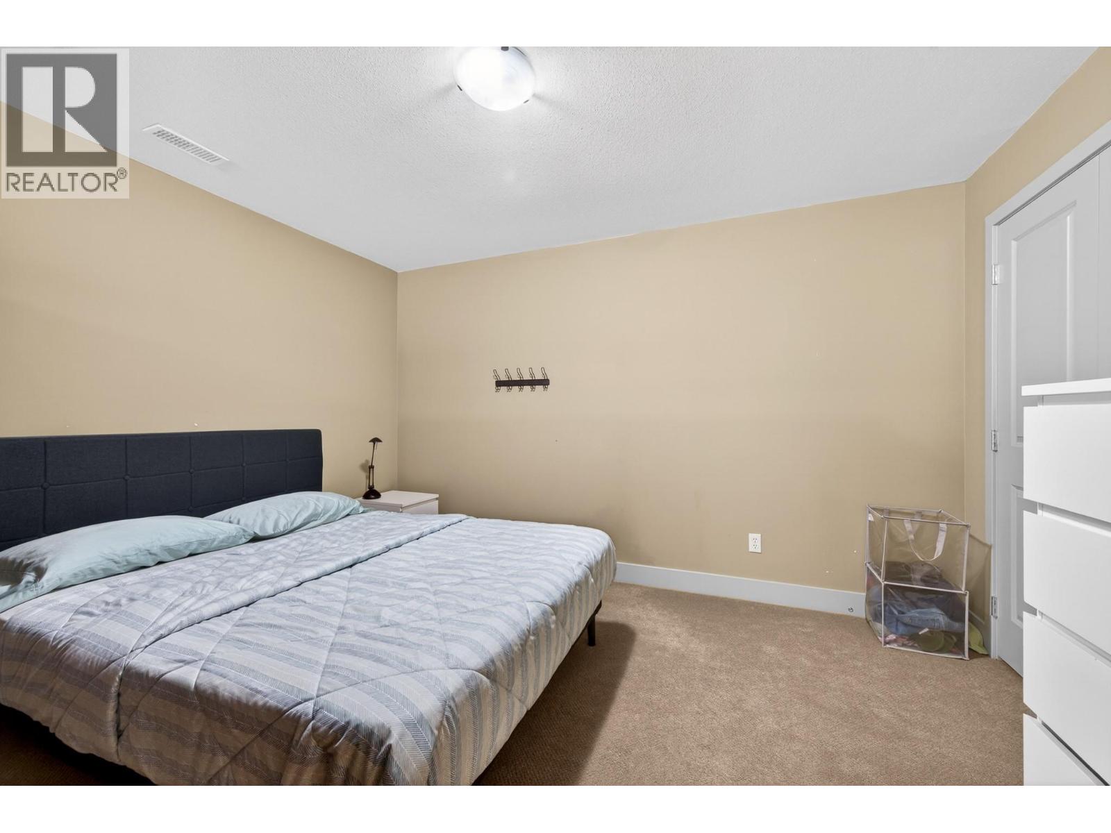 #4 2046 ROBSON Place - 22