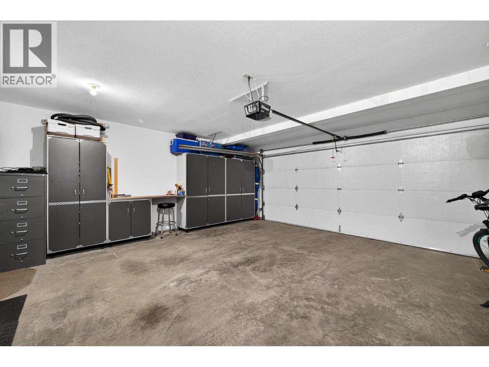 #4 2046 ROBSON Place - 25