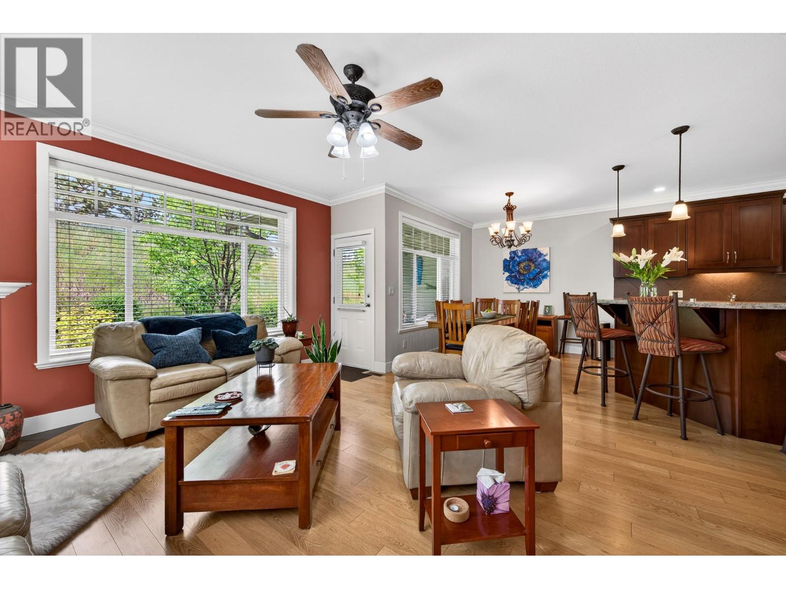 #4 2046 ROBSON Place - 6