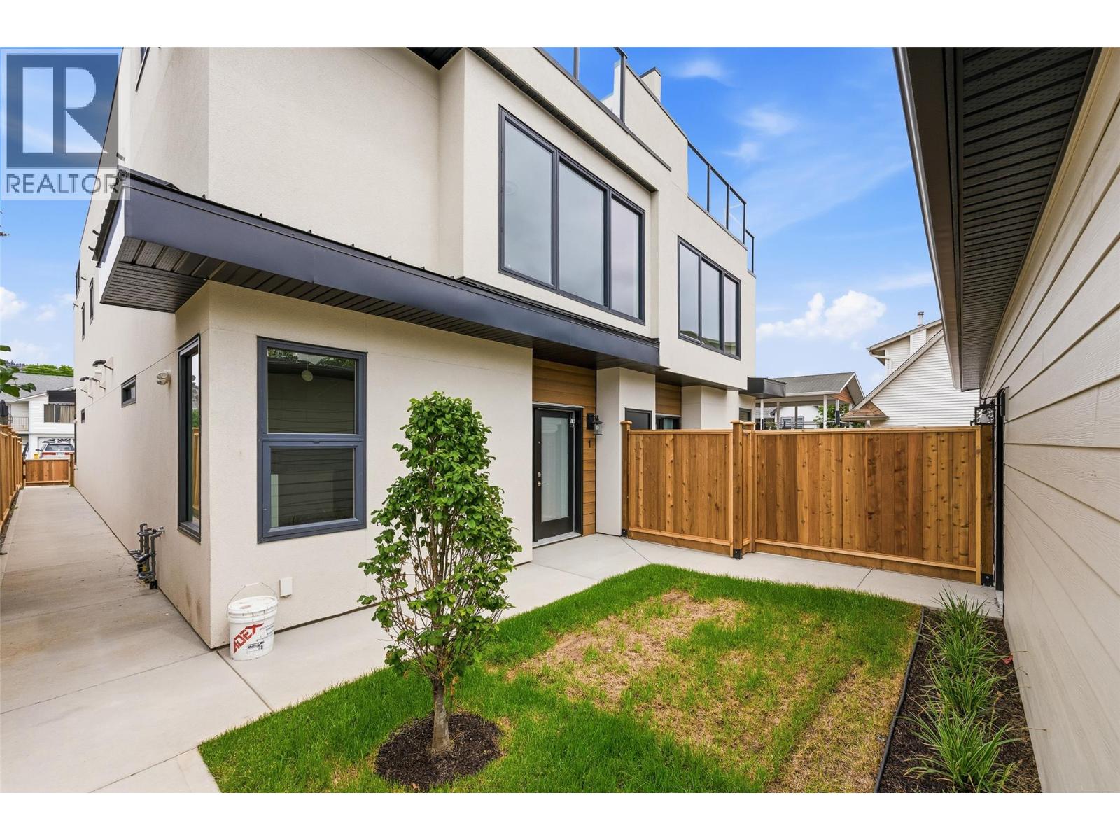 #1 943 Fuller Avenue - 10