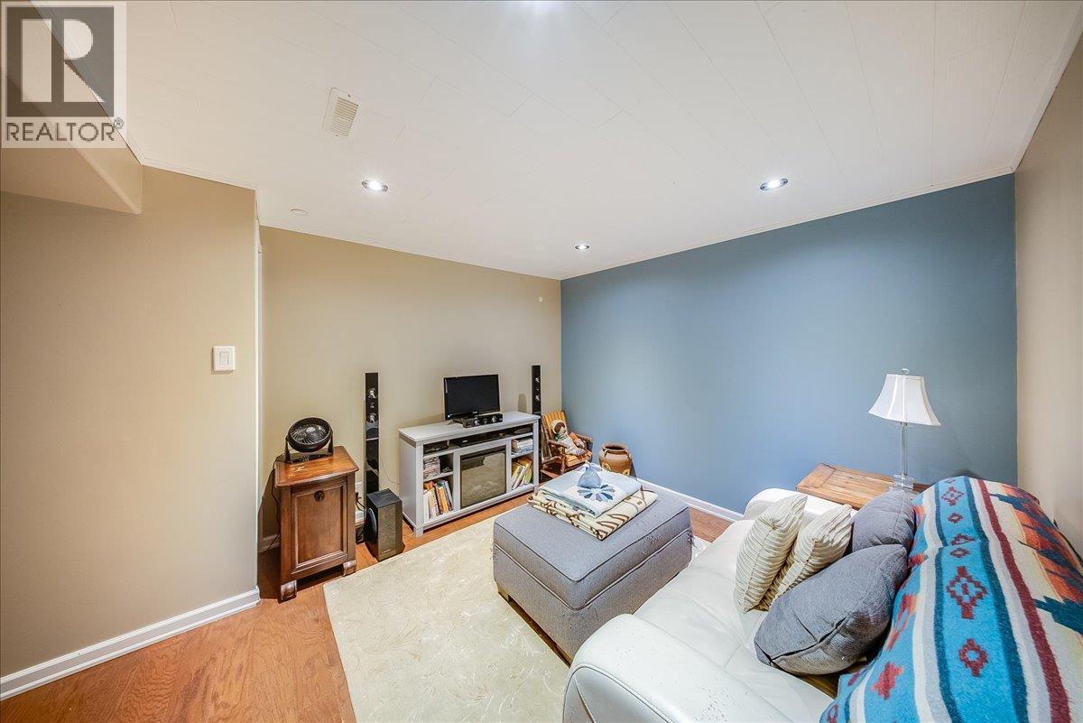 3358 LAUREL Crescent - 38